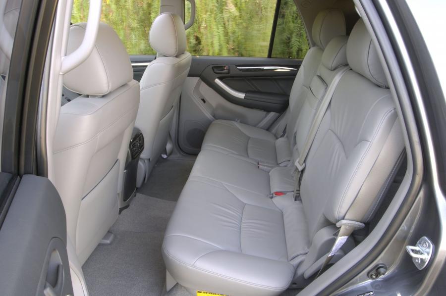  Toyota 4Runner 2006 года  (фото 17 из 50)